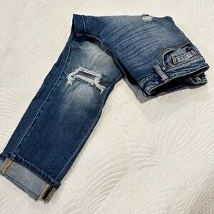 Distressed hole Kancan jeans size 28